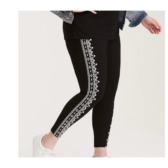 Torrid Insider Collection Embroidered Leggings Size 6 - Picture 1 of 9